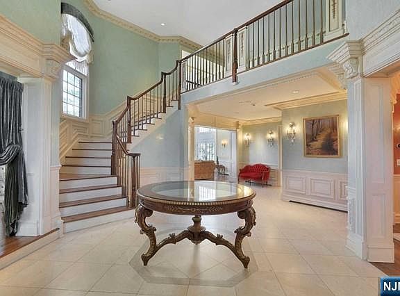 4th image of 27 Roberts Rd