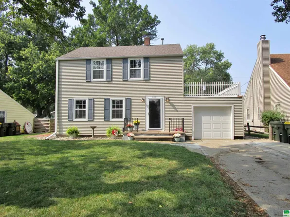 3237 Lindenwood St, Sioux City, IA 51104