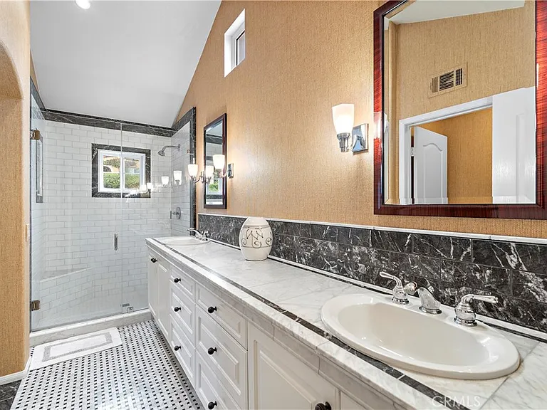 1 Roma Ct — Photo 14