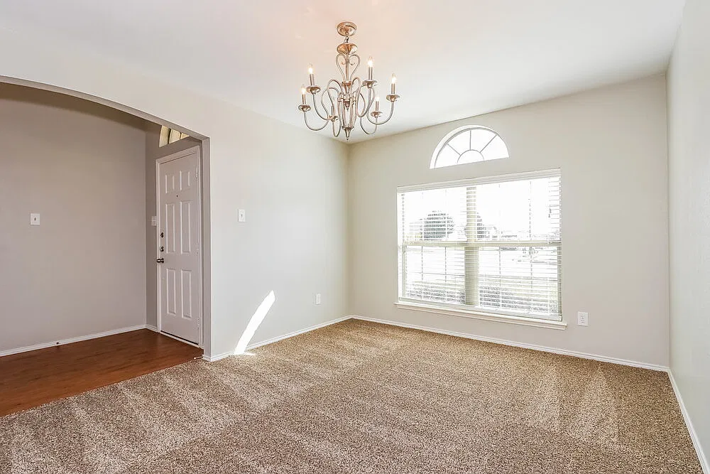 3 bed, 2.0 bath, 2232 sqft, $2,370 — Photo 2