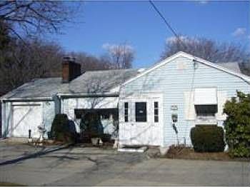 1st image of 419 Essex St