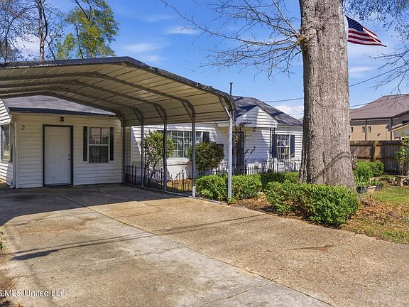 4th image of 202 Hegwood St