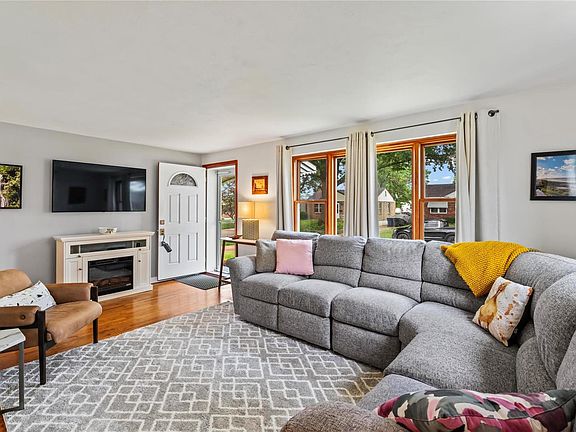 5th image of 8009 Parkwood Dr