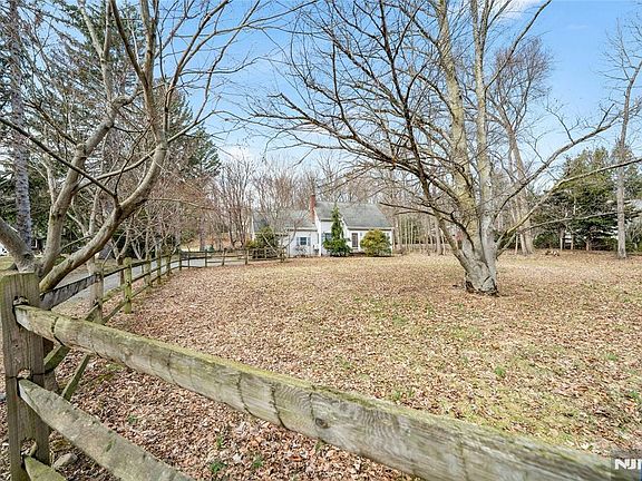 5th image of 61 W Saddle River Rd