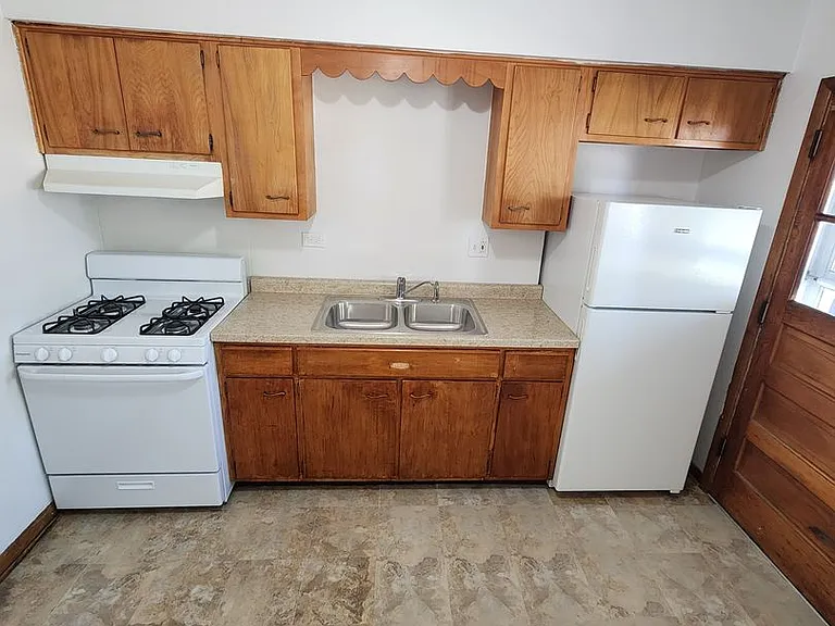 1912 S 13th Ave — Photo 7