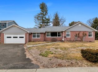 21 Meadowside Rd, Milford, CT 06460