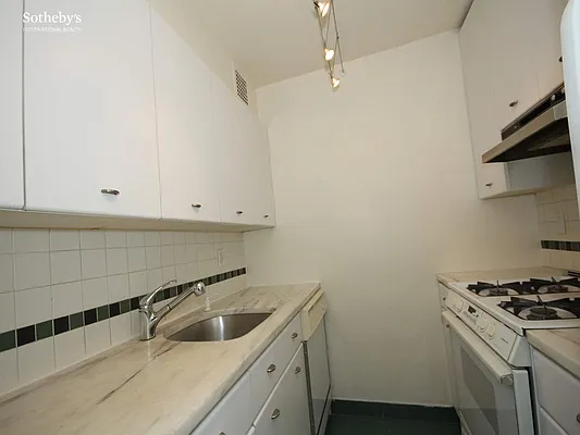 Rented by Sotheby's International Realty | media 21