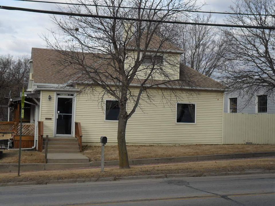 1st image of 218 S 11th St
