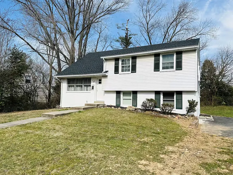 N Henderson Rd — Photo 30