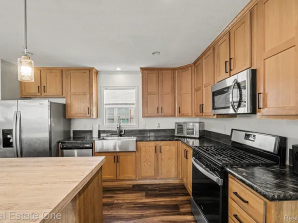 6548 Prince Blvd, Fenton, MI 48430