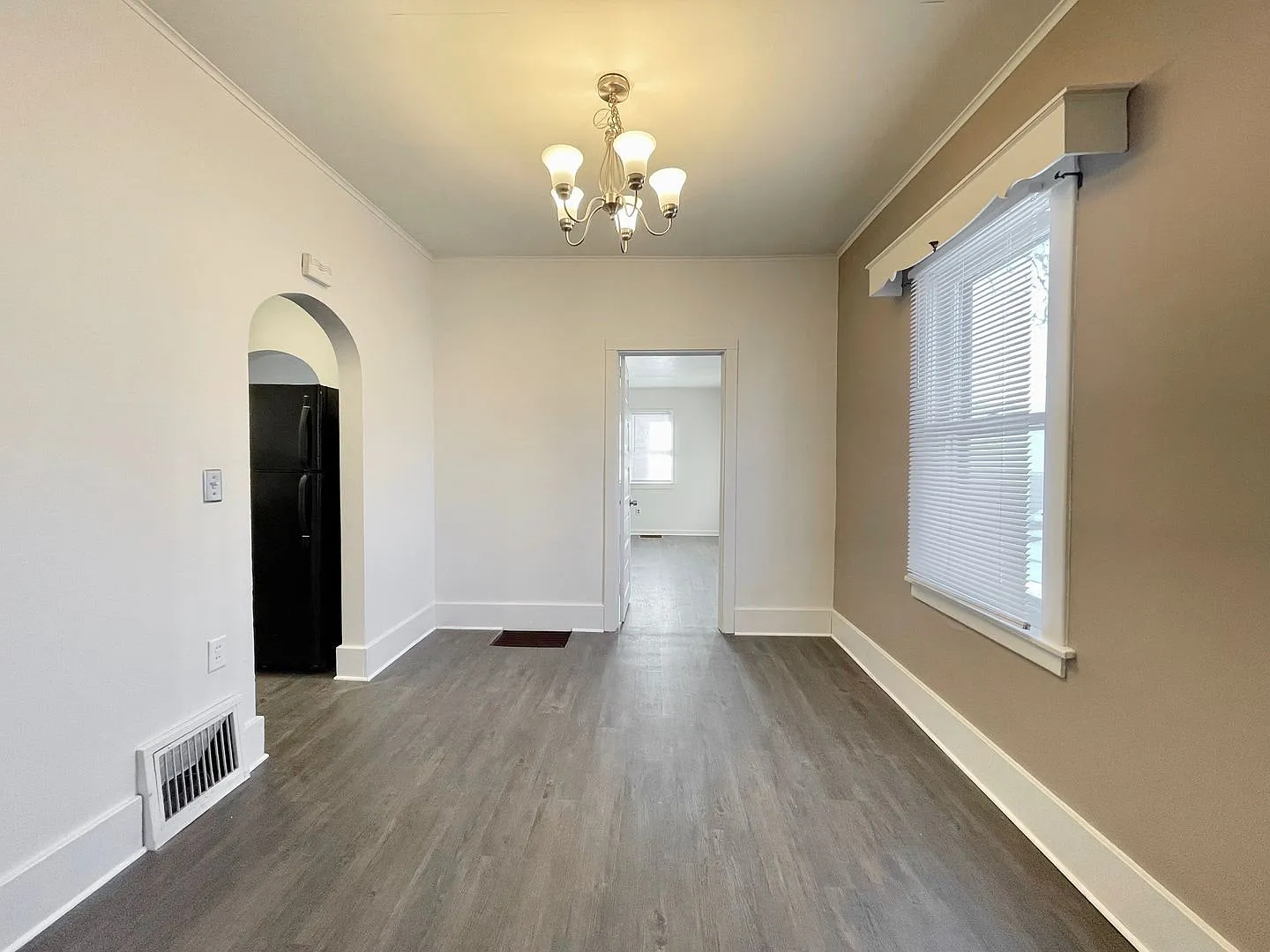3 bed, 1.5 bath, 1429 sqft, $1,795 — Photo 3