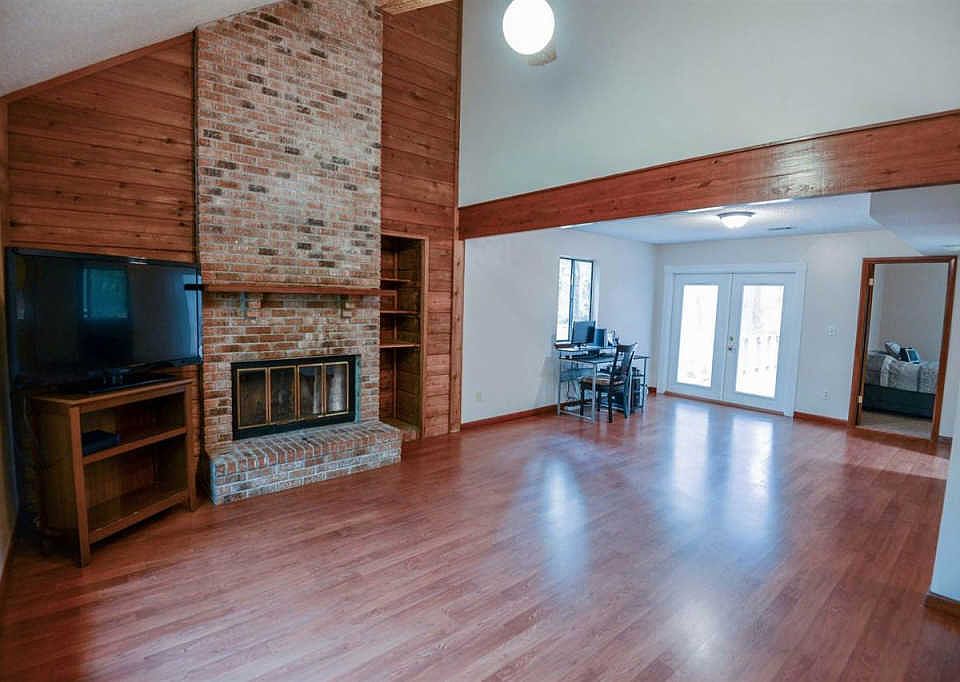 1st image of 3209 Wind Lake Ln