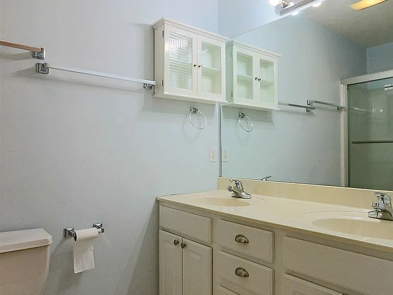 2623 E Oaklawn Ct — Photo 15
