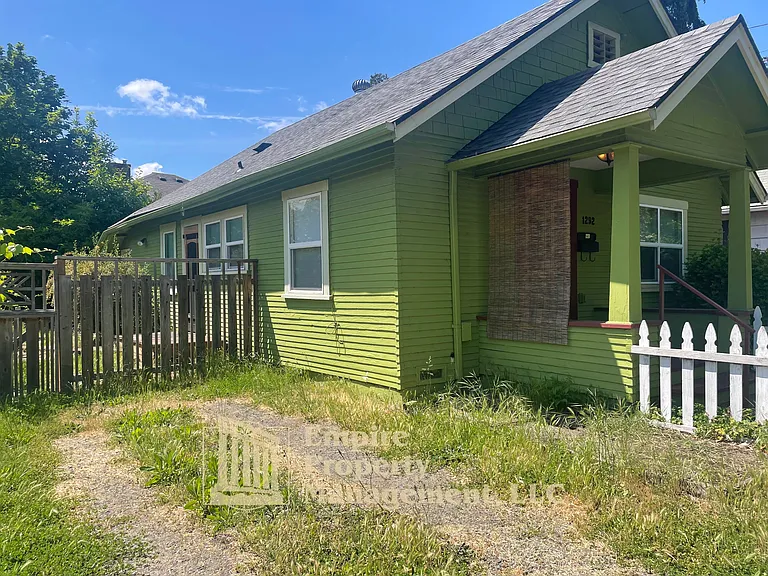 1292 Monroe St — Photo 3