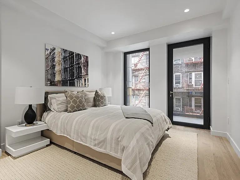 442 E 13th St #5 — Photo 9