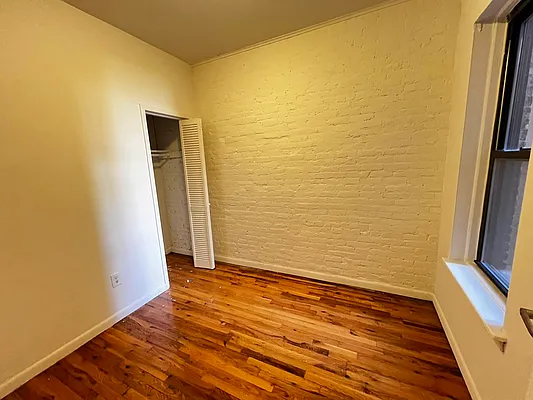 Rented by Salon Realty Corp | media 8