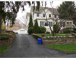 2nd image of 95 Hunt Ave