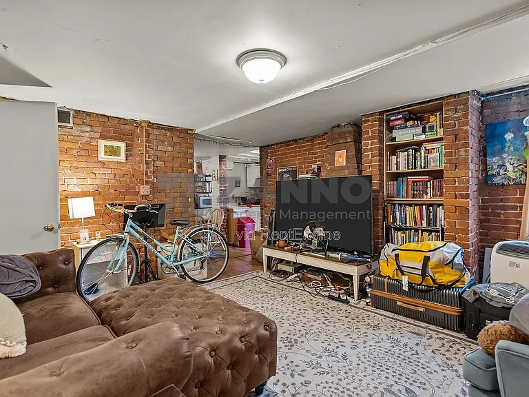 35 Bowen St #A — Photo 6