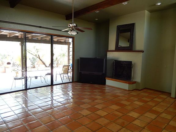 3rd image of 730 W Calle De Marzo