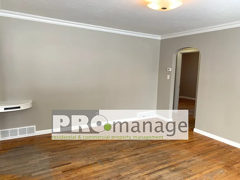 900 Spratt Ave — Photo 8