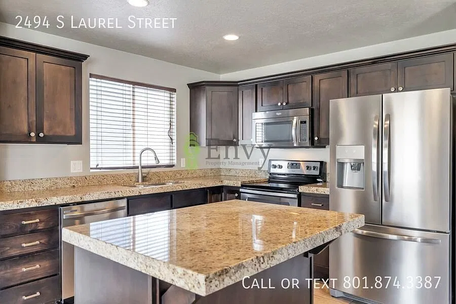 Stunning 5 bedroom - 4 bathroom Pet Friendly Home in Great West Haven! Available on Nov 5th! — Photo 3