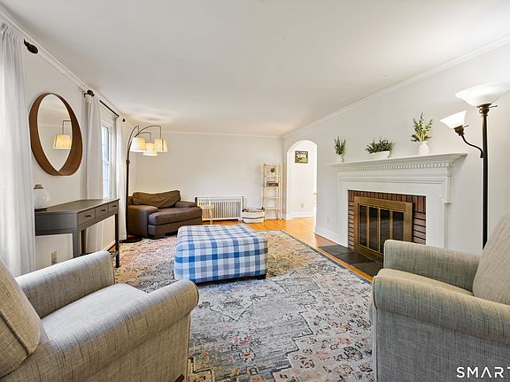 2nd image of 179 Bayard Avenue