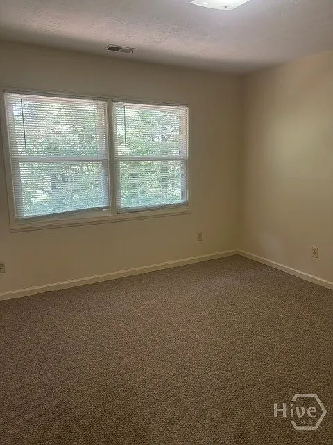 2 bed, 1.5 bath, 1000 sqft, $1,050 — Photo 4