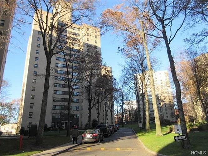 1st image of 4 Fordham Hill Oval APT 14-H