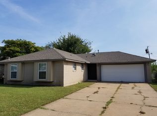 116 SW 5th St, Moore, OK 73160