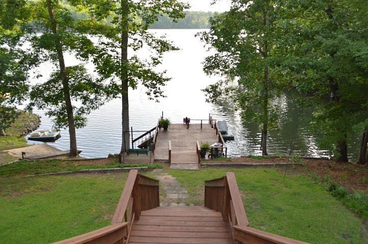 1st image of 371 Lakeview Dr