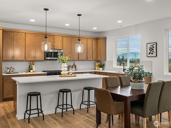 5th image of 3307 219th Avenue E