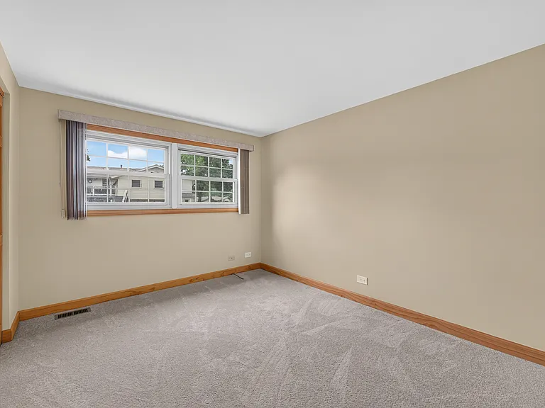 135 Jeffery Ln — Photo 24