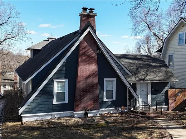 2011 Lovers Ln, Saint Joseph, MO 64505