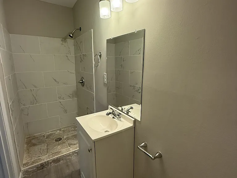 1317 5th Pl NW — Photo 5