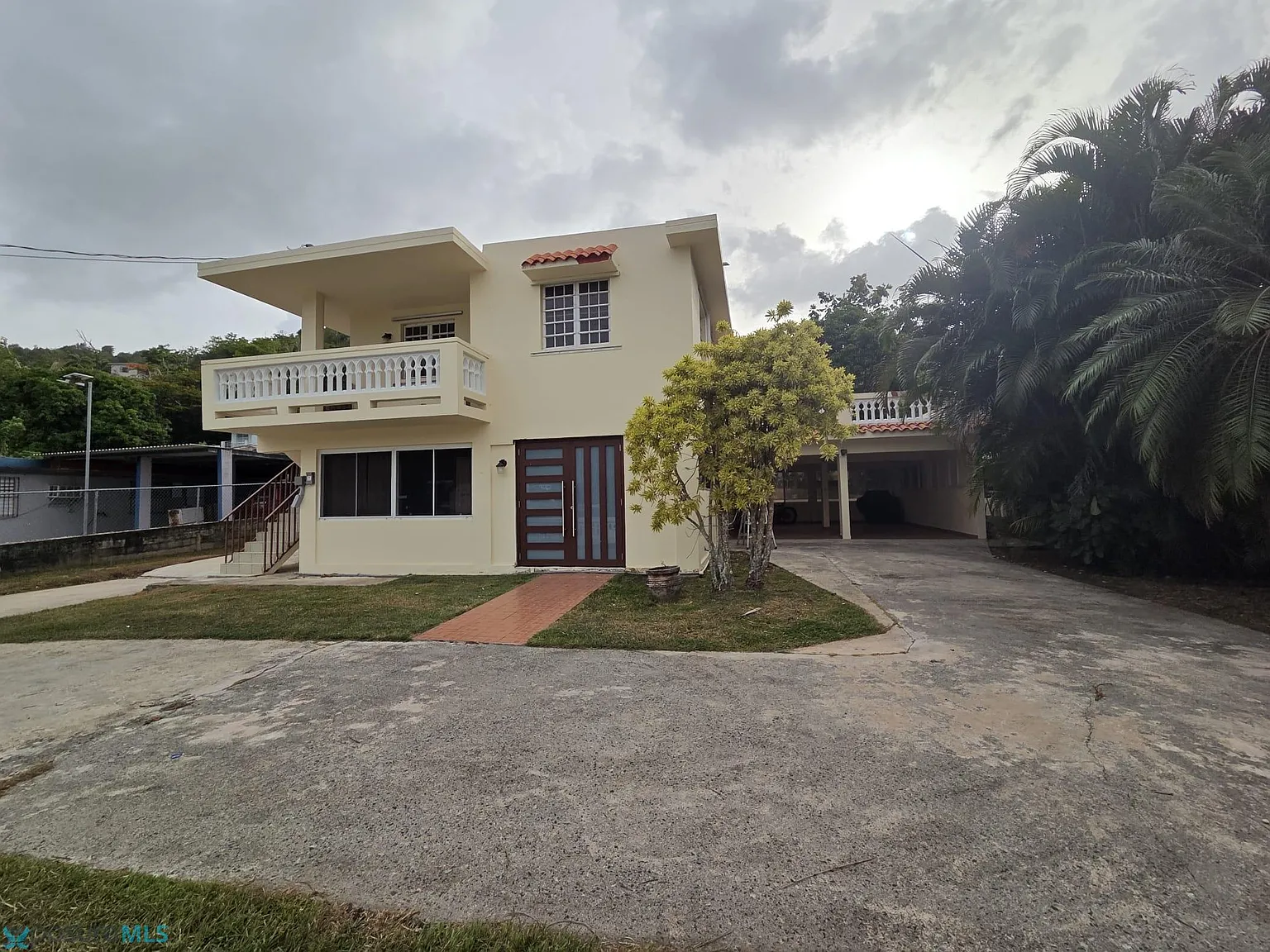 3 bed, 2.0 bath, 1960 sqft, $1,700 — Photo 1
