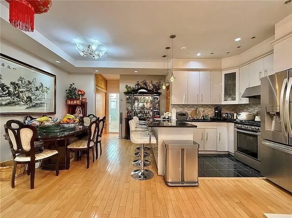 2338 E 24th St FLOOR 2