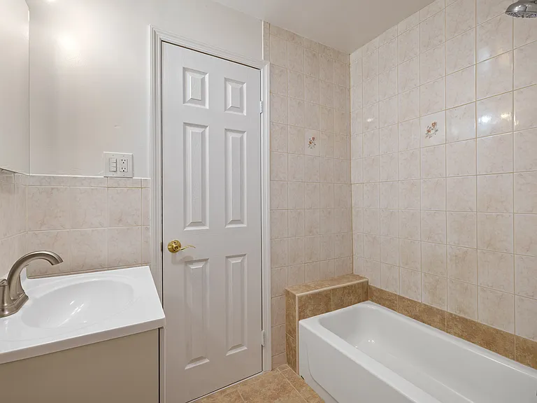 3817 Avenue I #3 — Photo 7