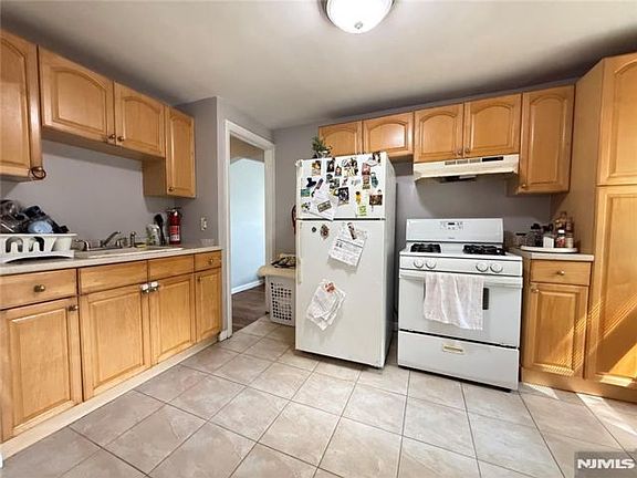 4th image of 342 Lincoln Ave Floor 2
