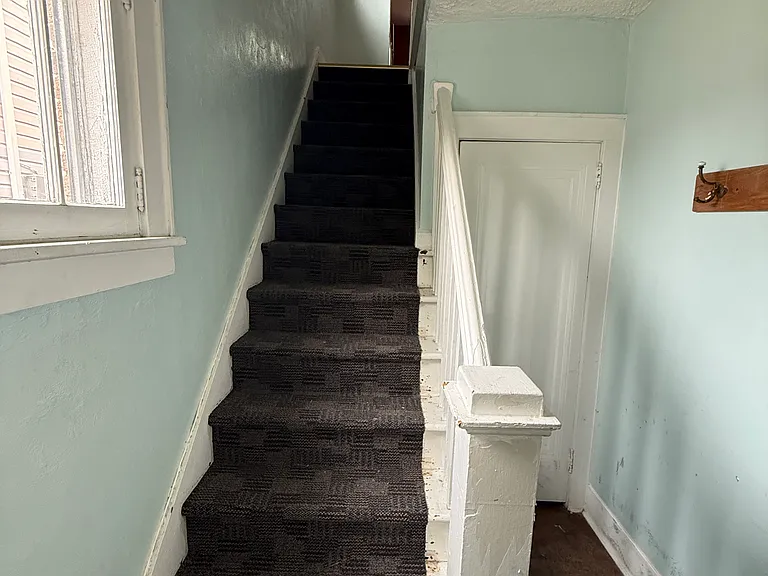45 Glenmore Ave — Photo 3