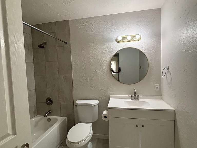 Guest bathroom.