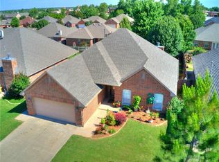 621 E Elder Ln, Mustang, OK 73064