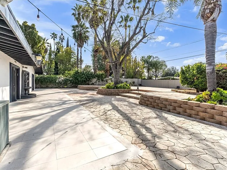 6201 Corbin Ave — Photo 28