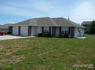 1920 S Pike Ave, Bolivar, MO 65613