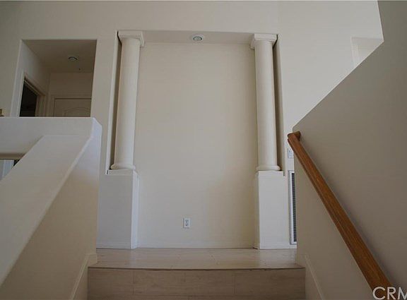 5th image of 450 S San Vicente Ln