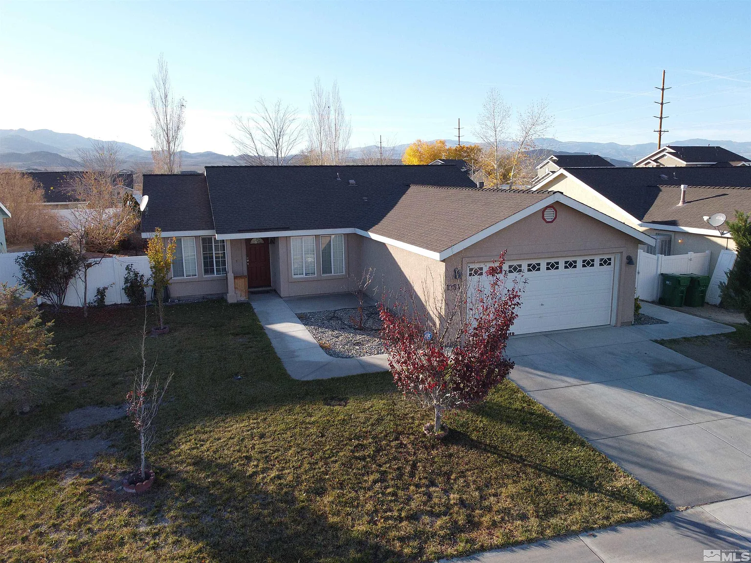 1364 White Bluffs Cir photo 1