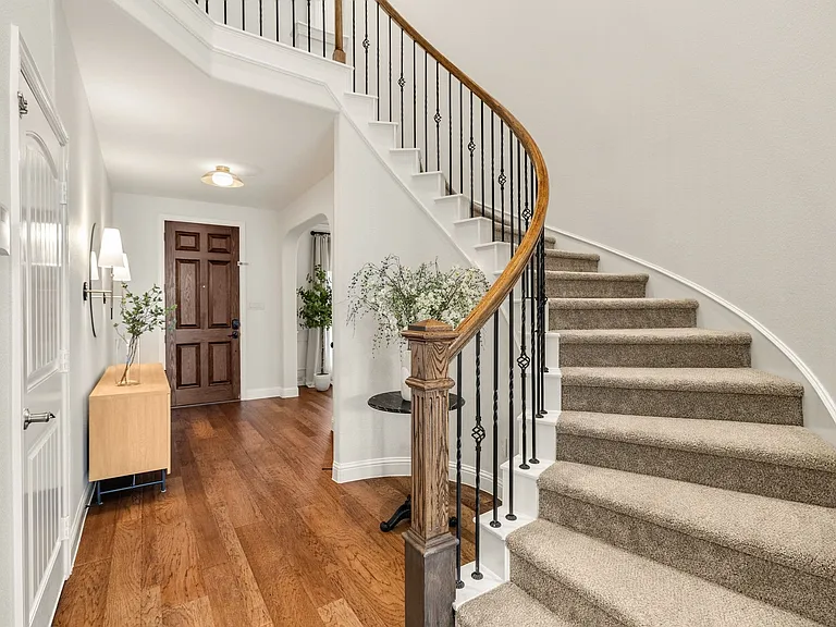 8405 Saint Clair Dr — Photo 24