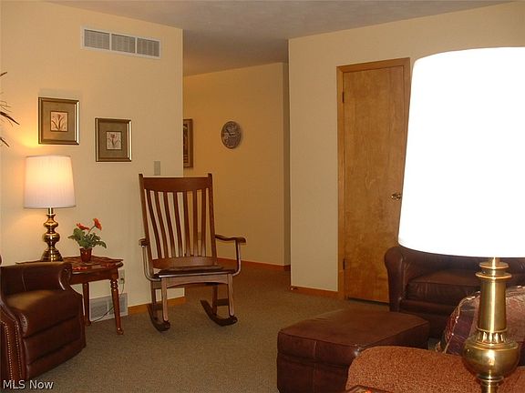 3rd image of 602 Fairlawn St