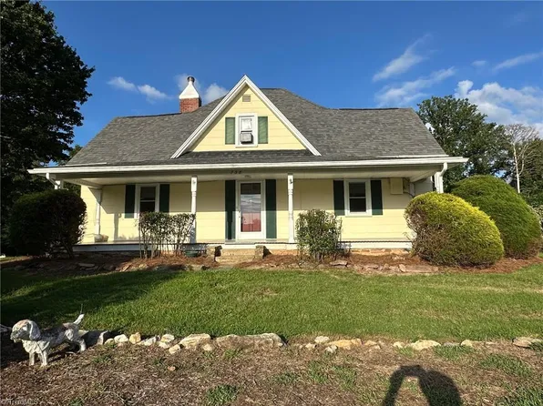738 Edwards Lakeview Dr, Elkin, NC 28621