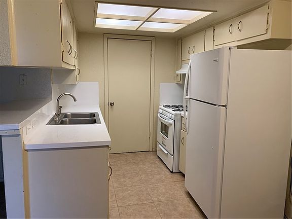3rd image of 2321 Rockridge Dr