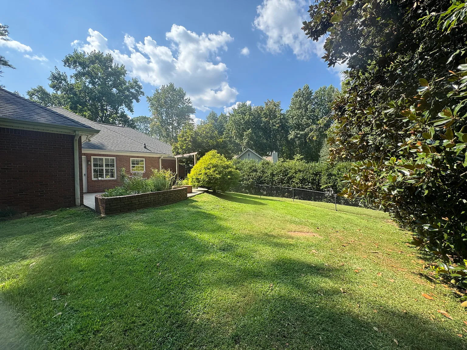 3 bed, 1400 sqft, $2,500 — Photo 4